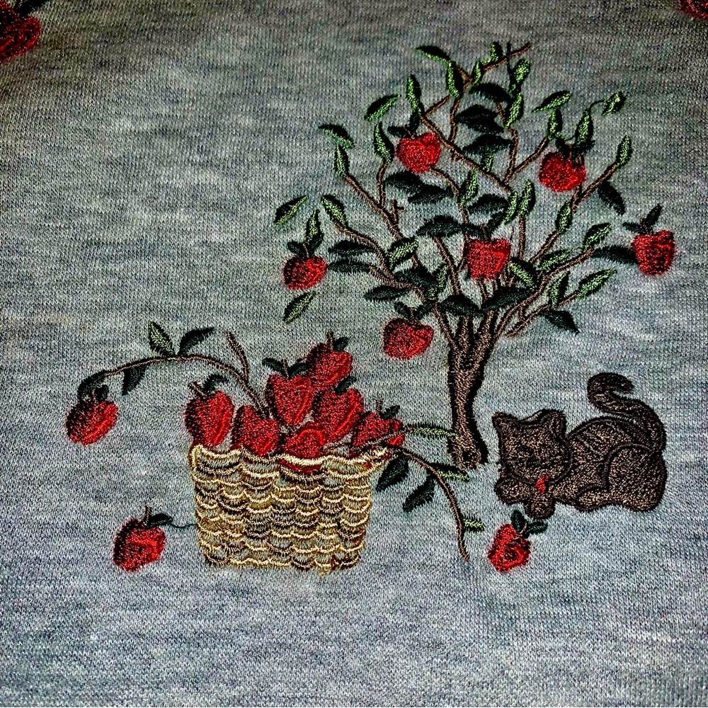 v i n t a g e :: Oversized Embroidered Cat Apple Granny Cardigan - Picture 8 of 9